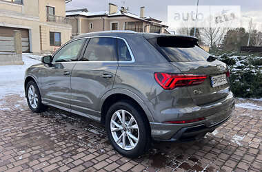 Внедорожник / Кроссовер Audi Q3 2022 в 