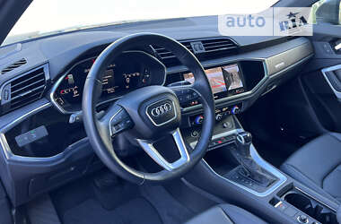 Внедорожник / Кроссовер Audi Q3 2022 в 