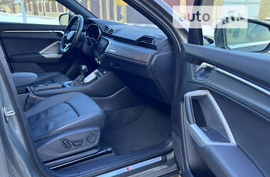 Внедорожник / Кроссовер Audi Q3 2022 в 