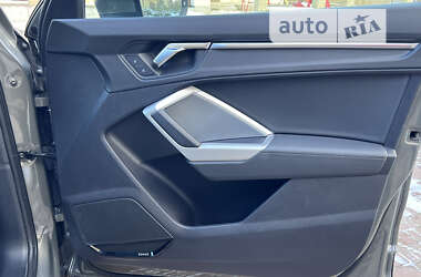 Внедорожник / Кроссовер Audi Q3 2022 в 