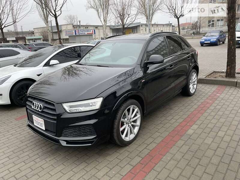 Внедорожник / Кроссовер Audi Q3 2017 в 