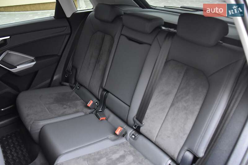Внедорожник / Кроссовер Audi Q3 2020 в Львове