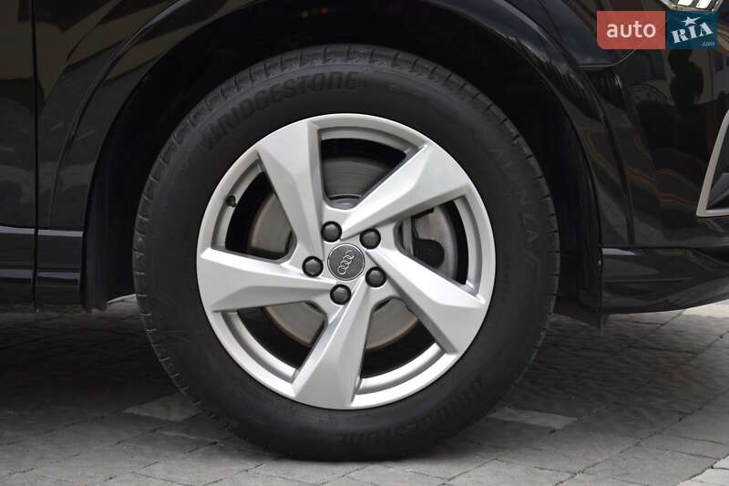 Внедорожник / Кроссовер Audi Q3 2020 в Львове