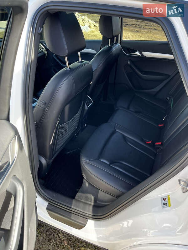 Внедорожник / Кроссовер Audi Q3 2016 в Харькове