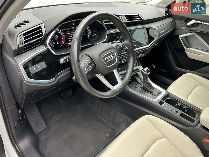 Внедорожник / Кроссовер Audi Q3 2020 в Сумах