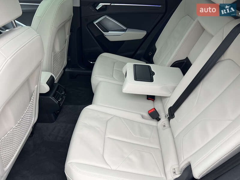 Внедорожник / Кроссовер Audi Q3 2020 в Сумах