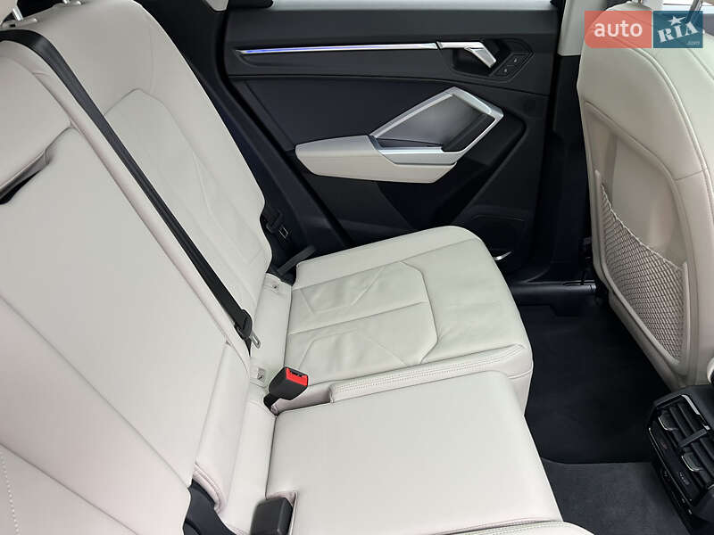 Внедорожник / Кроссовер Audi Q3 2020 в Сумах