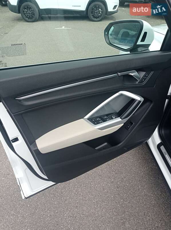 Позашляховик / Кросовер Audi Q3 2020 в Києві