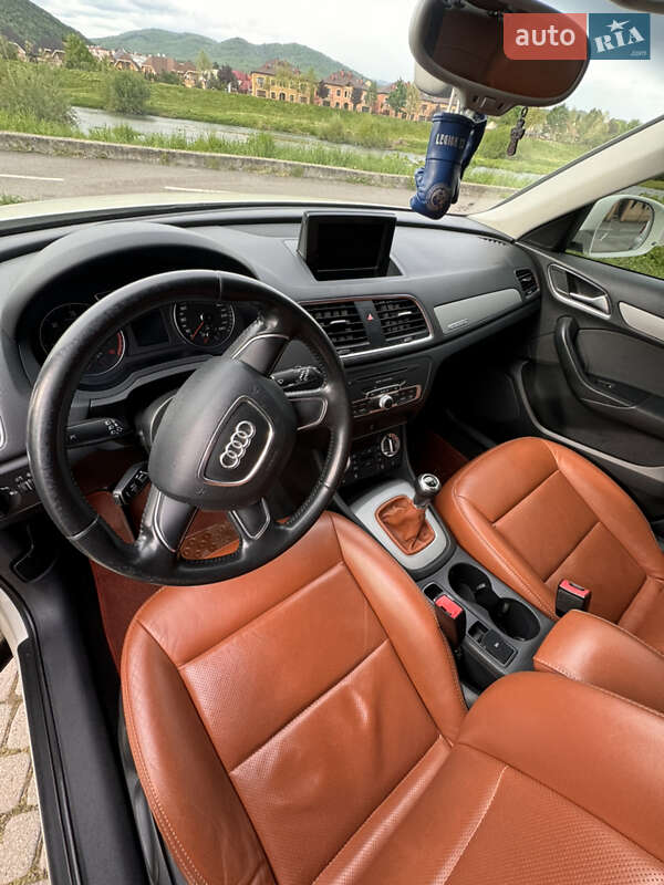 Внедорожник / Кроссовер Audi Q3 2012 в Ужгороде