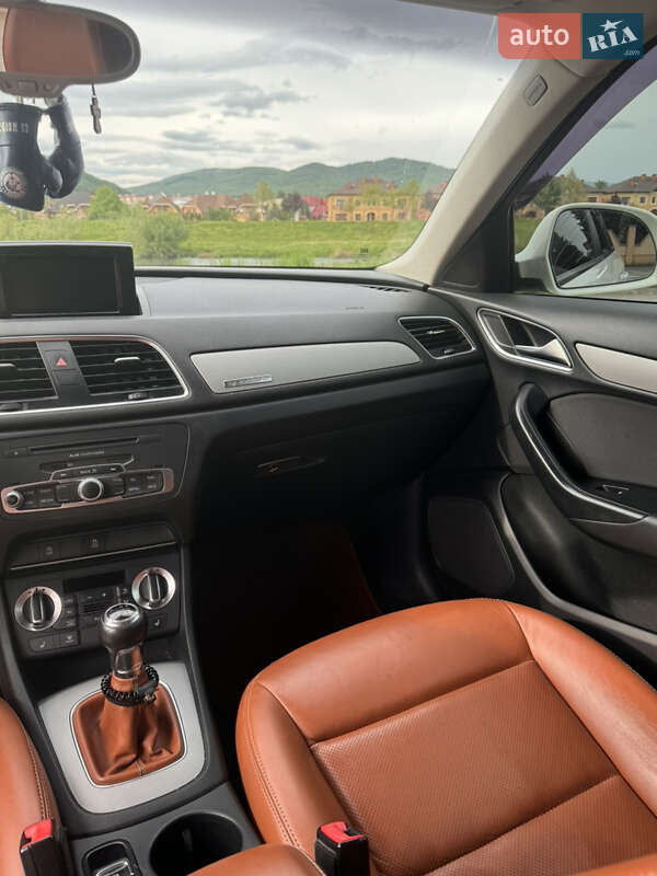 Внедорожник / Кроссовер Audi Q3 2012 в Ужгороде