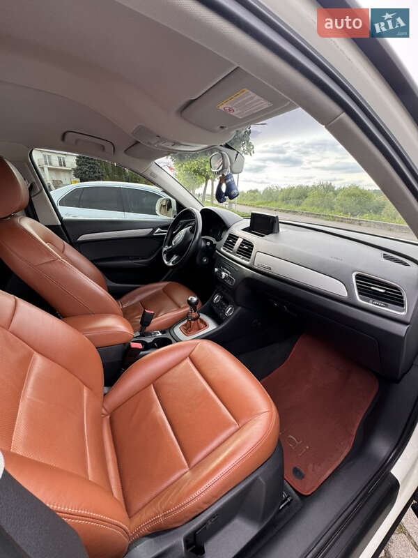 Внедорожник / Кроссовер Audi Q3 2012 в Ужгороде