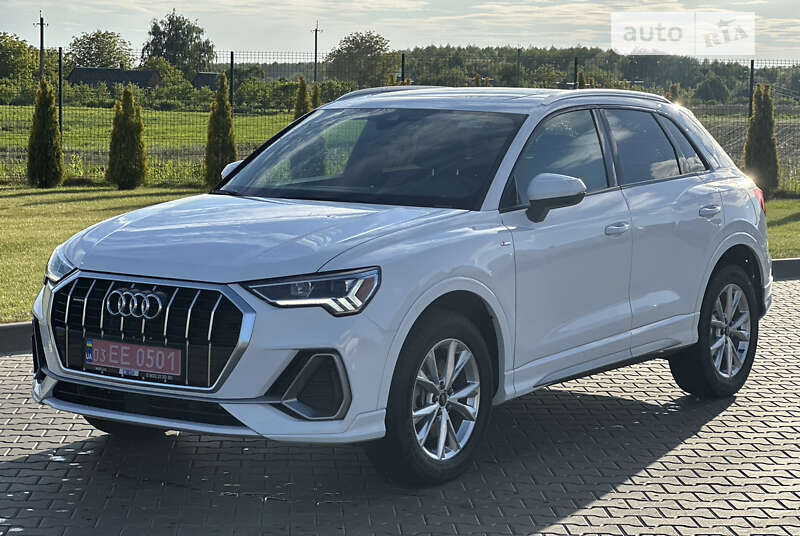 Внедорожник / Кроссовер Audi Q3 2022 в Луцке