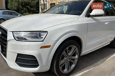 Внедорожник / Кроссовер Audi Q3 2016 в 