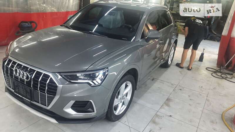 Позашляховик / Кросовер Audi Q3 2019 в Києві