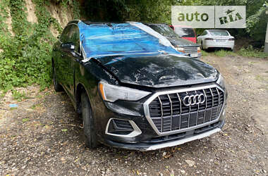 Позашляховик / Кросовер Audi Q3 2021 в 