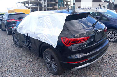 Позашляховик / Кросовер Audi Q3 2021 в 