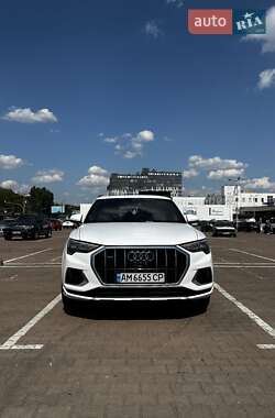 Позашляховик / Кросовер Audi Q3 2019 в 