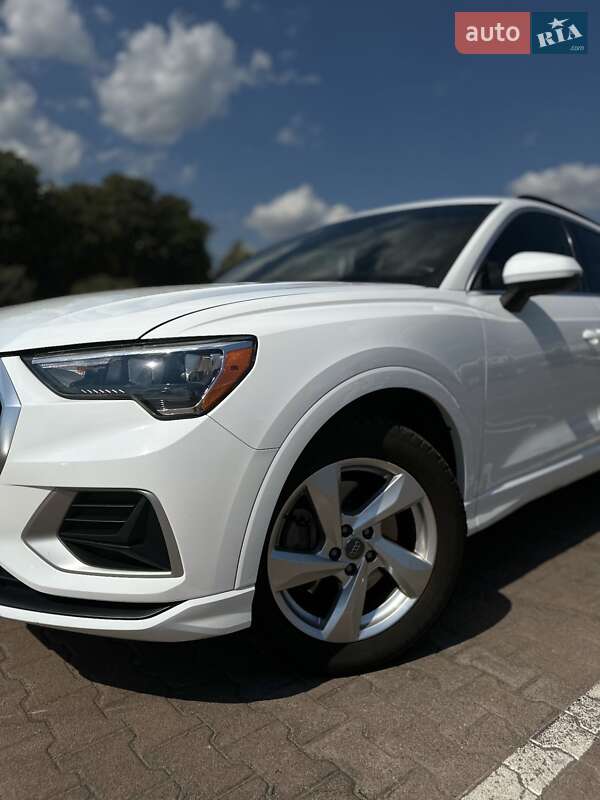 Внедорожник / Кроссовер Audi Q3 2019 в Житомире