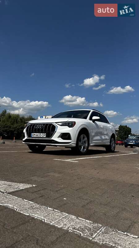 Внедорожник / Кроссовер Audi Q3 2019 в Житомире