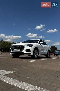 Позашляховик / Кросовер Audi Q3 2019 в 