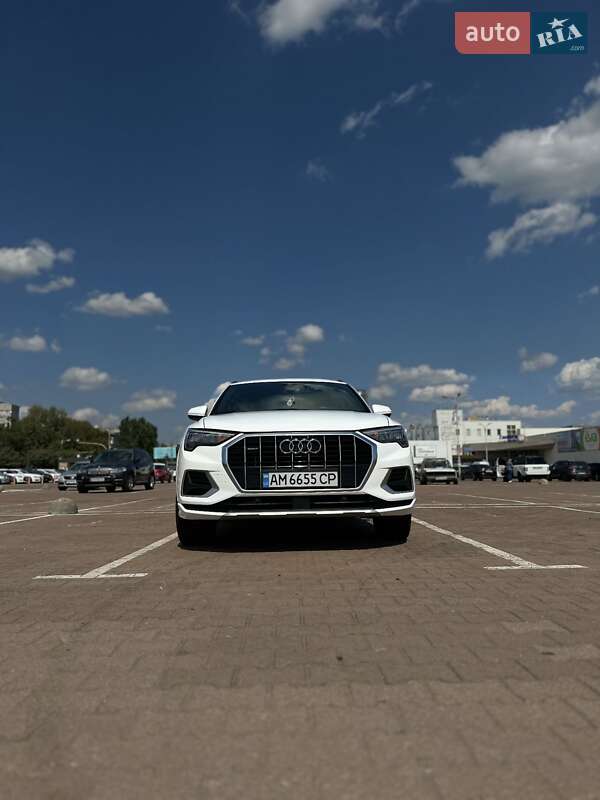 Внедорожник / Кроссовер Audi Q3 2019 в Житомире