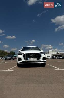 Позашляховик / Кросовер Audi Q3 2019 в 