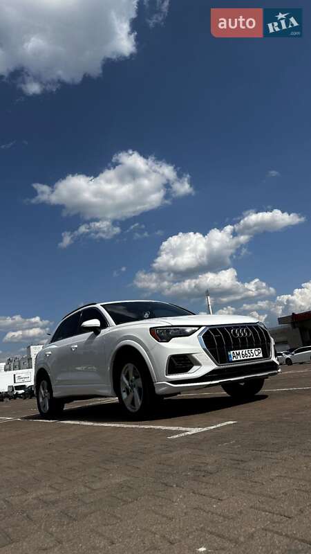 Внедорожник / Кроссовер Audi Q3 2019 в Житомире