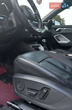 Позашляховик / Кросовер Audi Q3 2019 в 
