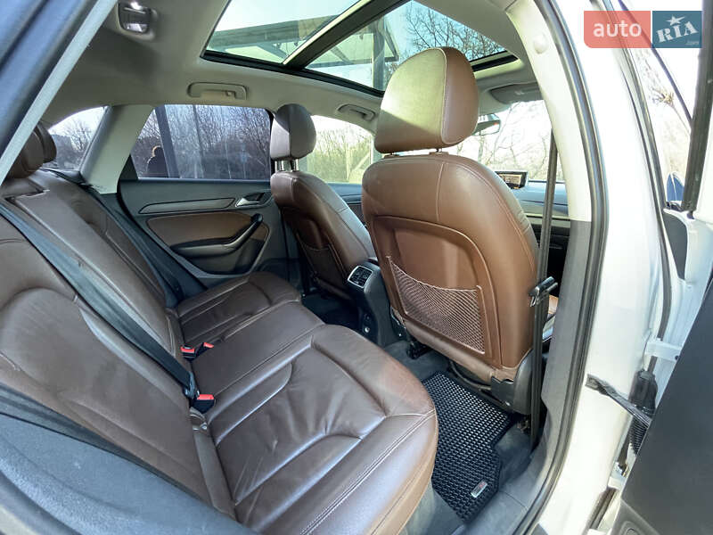 Внедорожник / Кроссовер Audi Q3 2015 в Луцке