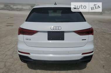 Внедорожник / Кроссовер Audi Q3 2022 в 