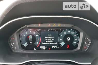 Внедорожник / Кроссовер Audi Q3 2022 в 