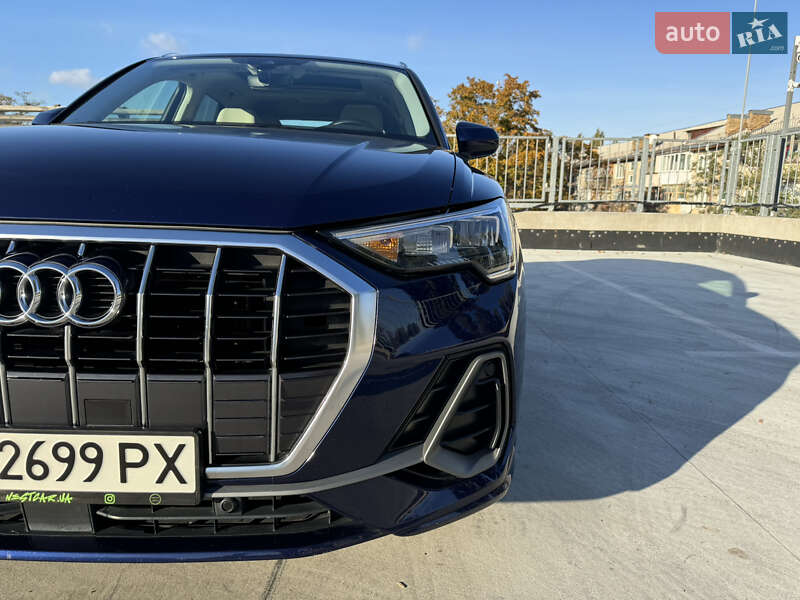 Внедорожник / Кроссовер Audi Q3 2021 в Киеве