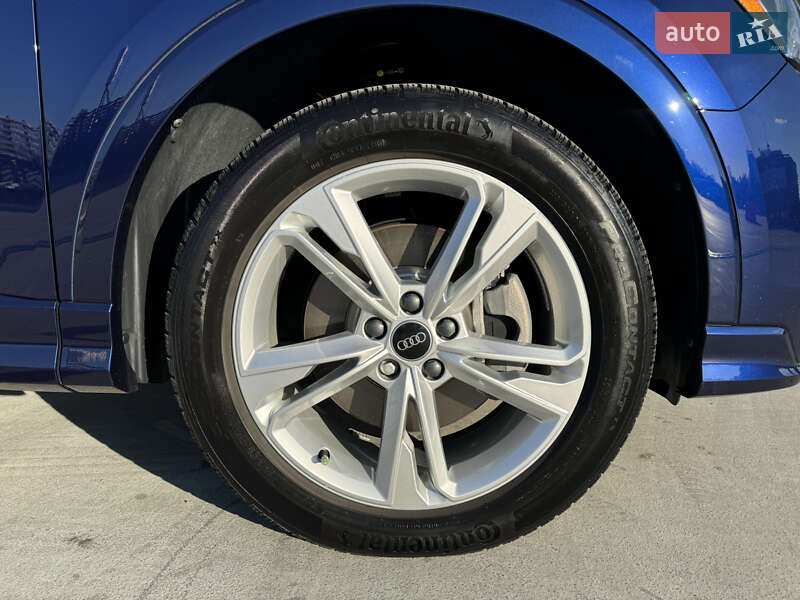 Внедорожник / Кроссовер Audi Q3 2021 в Киеве