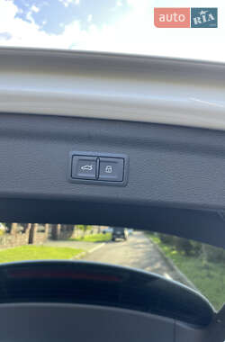 Внедорожник / Кроссовер Audi Q3 2021 в 