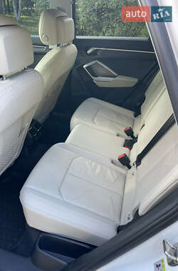 Внедорожник / Кроссовер Audi Q3 2021 в 