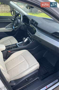 Внедорожник / Кроссовер Audi Q3 2021 в 