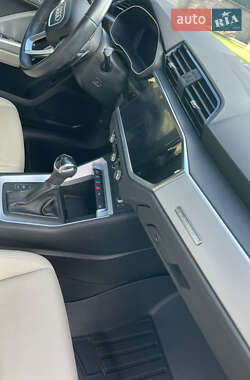 Внедорожник / Кроссовер Audi Q3 2021 в 