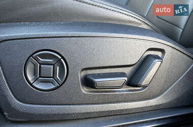Позашляховик / Кросовер Audi Q3 2022 в 
