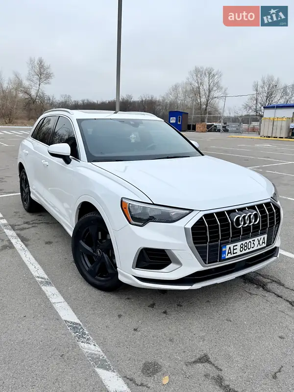 Внедорожник / Кроссовер Audi Q3 2019 в 