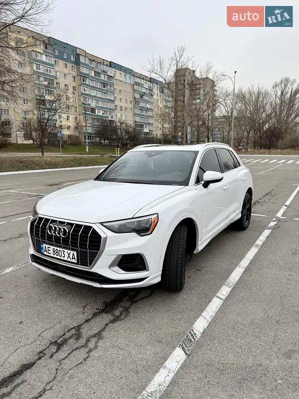 Внедорожник / Кроссовер Audi Q3 2019 в 