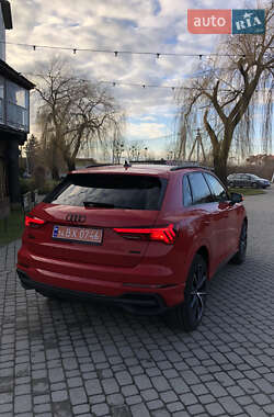 Внедорожник / Кроссовер Audi Q3 2023 в 