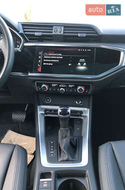 Внедорожник / Кроссовер Audi Q3 2023 в 