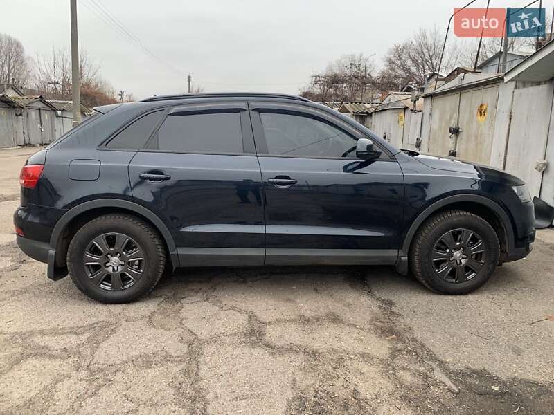 Внедорожник / Кроссовер Audi Q3 2013 в Черкассах