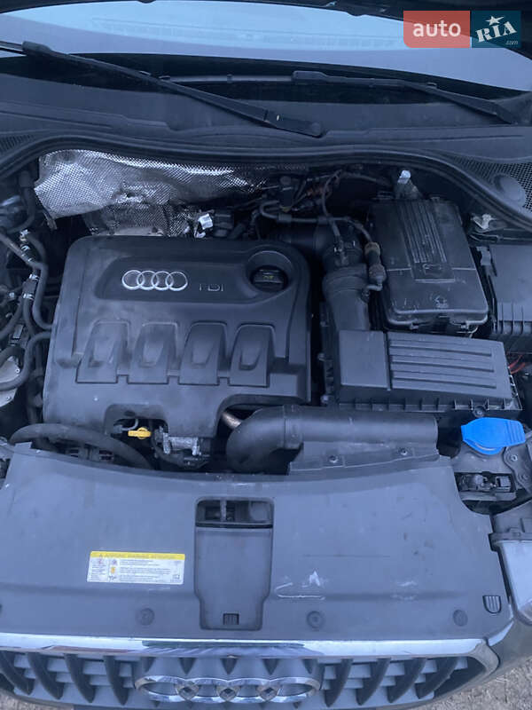 Позашляховик / Кросовер Audi Q3 2014 в Зарічному