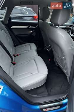 Позашляховик / Кросовер Audi Q3 2015 в 