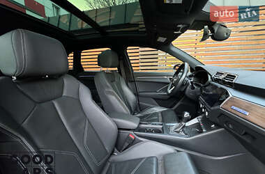 Внедорожник / Кроссовер Audi Q3 2021 в 