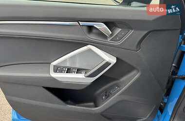 Внедорожник / Кроссовер Audi Q3 2023 в 