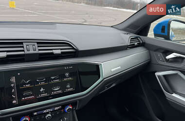 Внедорожник / Кроссовер Audi Q3 2023 в 