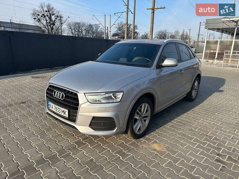 Позашляховик / Кросовер Audi Q3 2017 в 