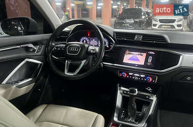 Внедорожник / Кроссовер Audi Q3 2019 в 